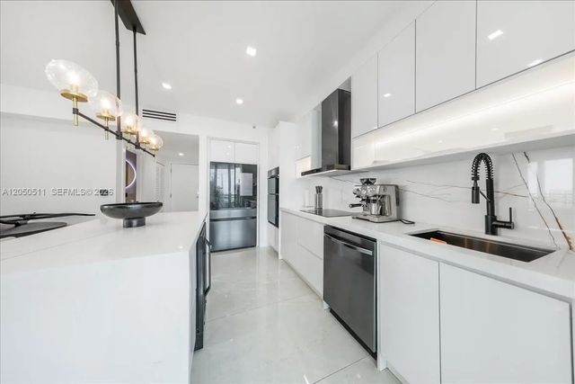 2 of 19 - 350 S Miami Avenue #2314, Miami, FL