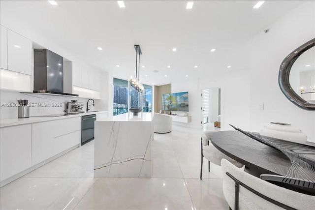 3 of 19 - 350 S Miami Avenue #2314, Miami, FL