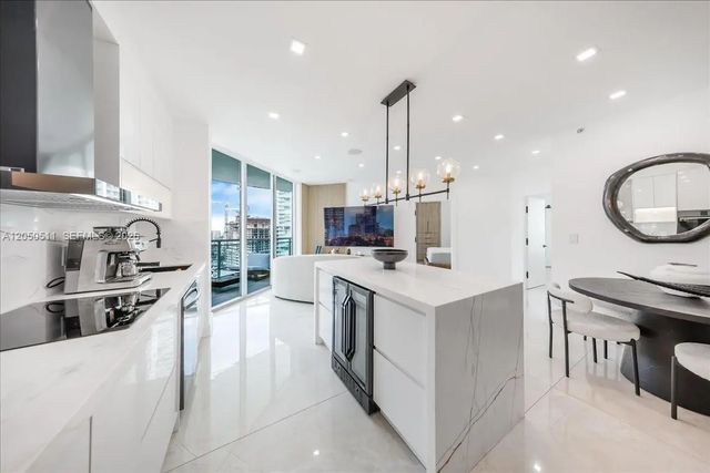 4 of 19 - 350 S Miami Avenue #2314, Miami, FL