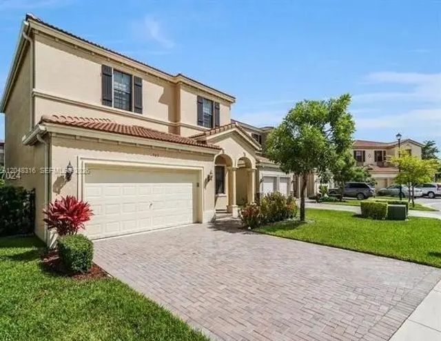 2 of 37 - 965 Ne 193rd Terrace, Miami, FL