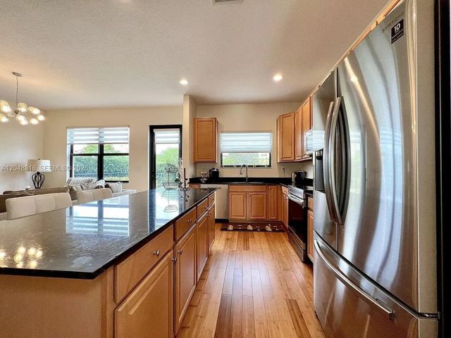 4 of 37 - 965 Ne 193rd Terrace, Miami, FL