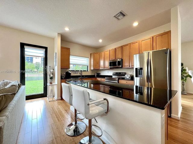 5 of 37 - 965 Ne 193rd Terrace, Miami, FL