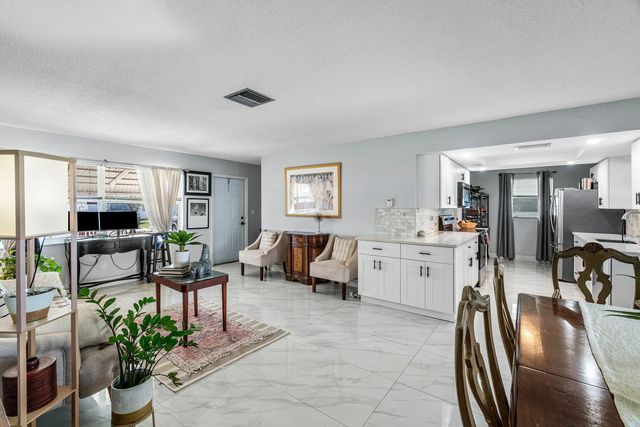 2 of 26 - 114 Sw 8th Court, Boynton Beach, FL