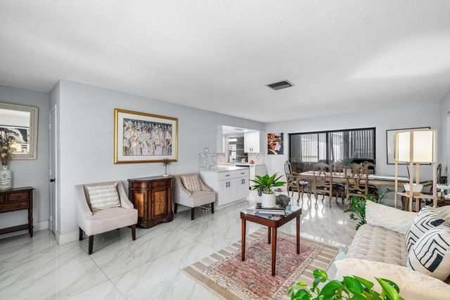 4 of 26 - 114 Sw 8th Court, Boynton Beach, FL