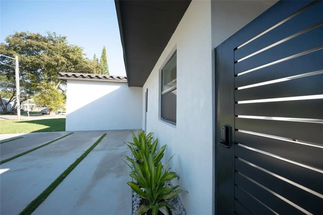 5 of 18 - 15411 Ne 10th Avenue, North Miami Beach, FL