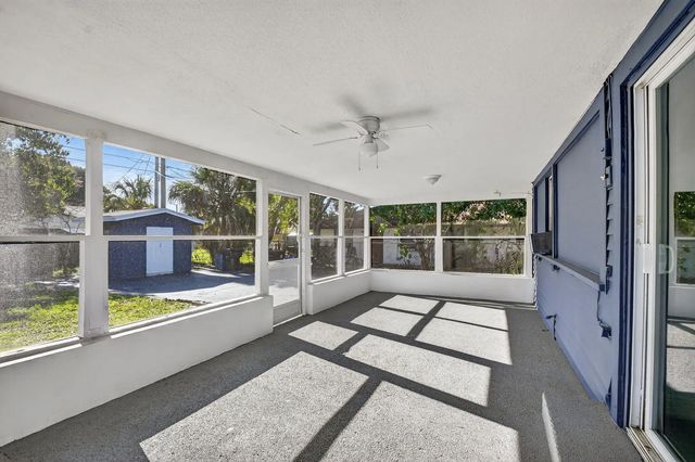 3 of 36 - 1006 S M Street, Lake Worth Beach, FL