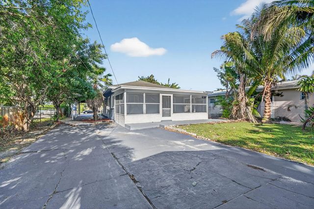 5 of 36 - 1006 S M Street, Lake Worth Beach, FL