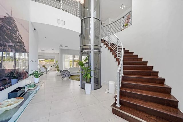 2 of 37 - 7515 Nw 99th Avenue, Doral, FL