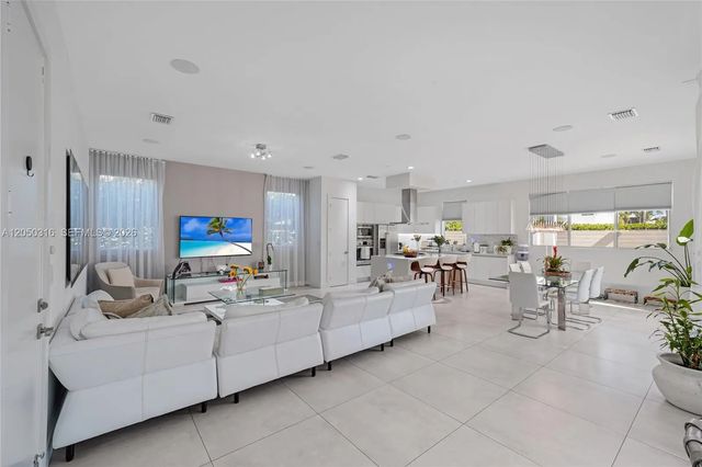 3 of 37 - 7515 Nw 99th Avenue, Doral, FL