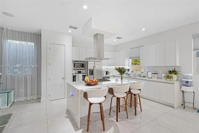 4 of 37 - 7515 Nw 99th Avenue, Doral, FL