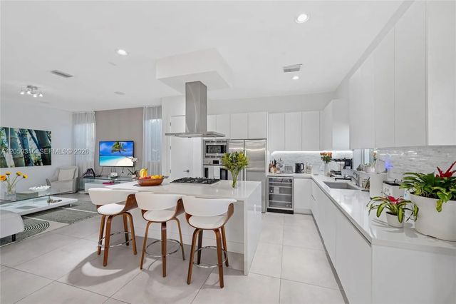 5 of 37 - 7515 Nw 99th Avenue, Doral, FL