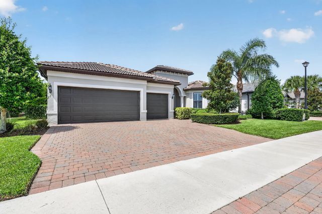604 Se Monteiro Drive, Port St. Lucie
