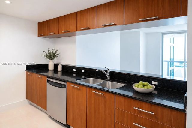4 of 34 - 1800 N Bayshore Drive #4102, Miami, FL