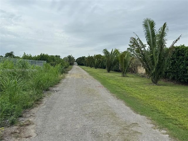 2 of 4 - 22600 Sw 207th Avenue, Miami, FL