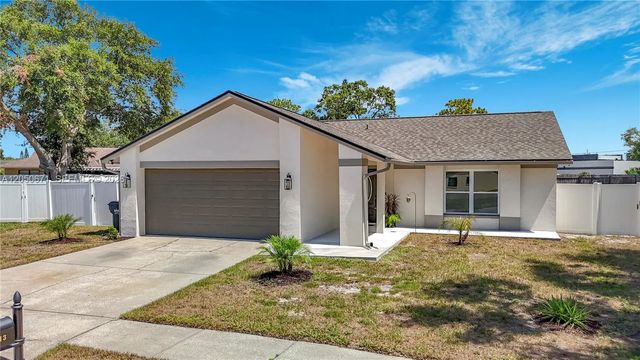 2 of 60 - 10813 Roundview Lane, Tampa, FL
