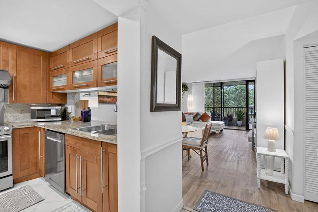 7500 Nw 1st Court #302-3, Plantation