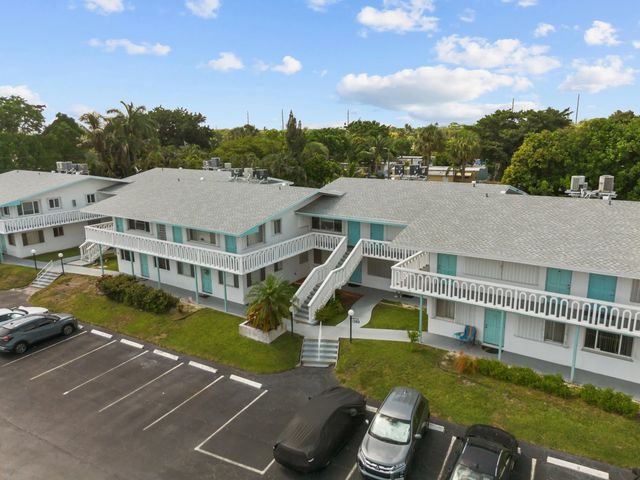 3 of 35 - 1980 Sunset Avenue #7, Lake Worth Beach, FL