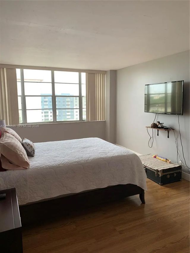 2 of 8 - 2025 Ne 164th Street #808, North Miami Beach, FL
