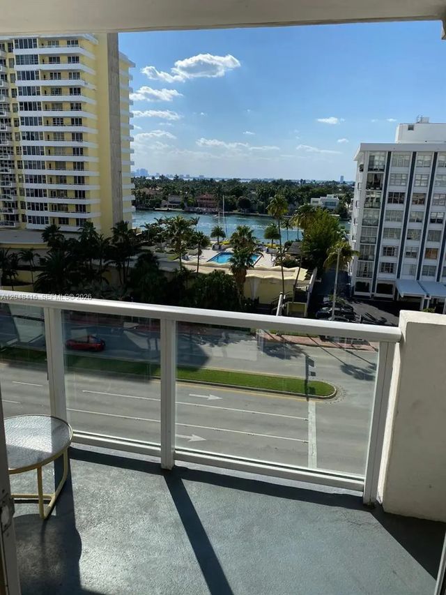 5 of 57 - 5601 Collins Avenue #722, Miami Beach, FL
