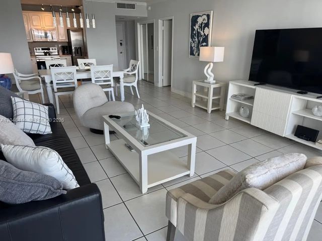 2 of 31 - 5601 Collins Avenue #823, Miami Beach, FL