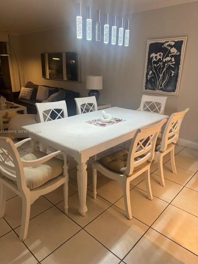 4 of 31 - 5601 Collins Avenue #823, Miami Beach, FL