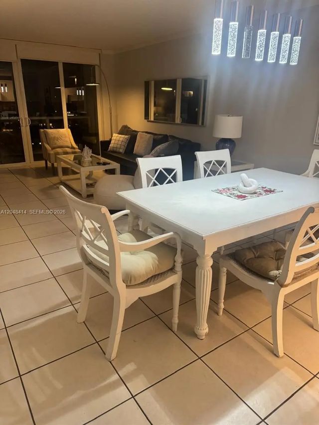 5 of 31 - 5601 Collins Avenue #823, Miami Beach, FL