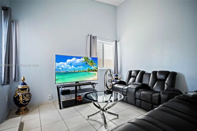 4 of 25 - 7581 W 29th Way, Hialeah, FL
