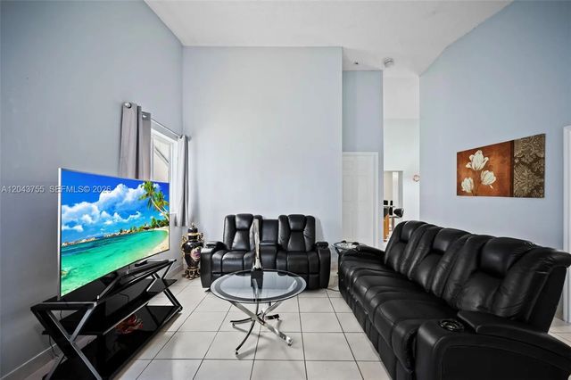 5 of 25 - 7581 W 29th Way, Hialeah, FL