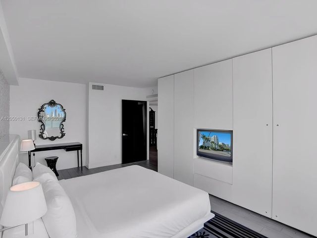 4 of 11 - 1100 West Avenue #1024, Miami Beach, FL