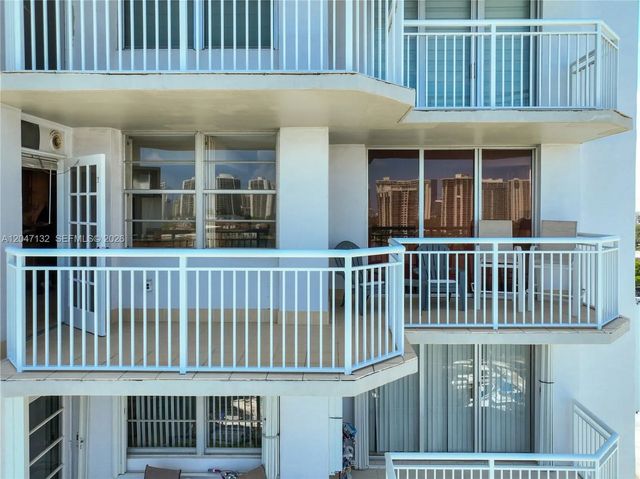 4 of 25 - 18041 Biscayne Boulevard #1404, Aventura, FL