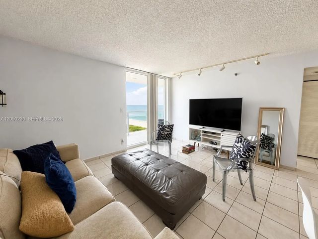 5 of 12 - 2401 Collins Avenue #1612, Miami Beach, FL