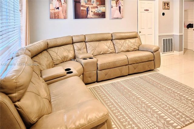 5 of 22 - 5417 Ne 4th Terrace, Oakland Park, FL