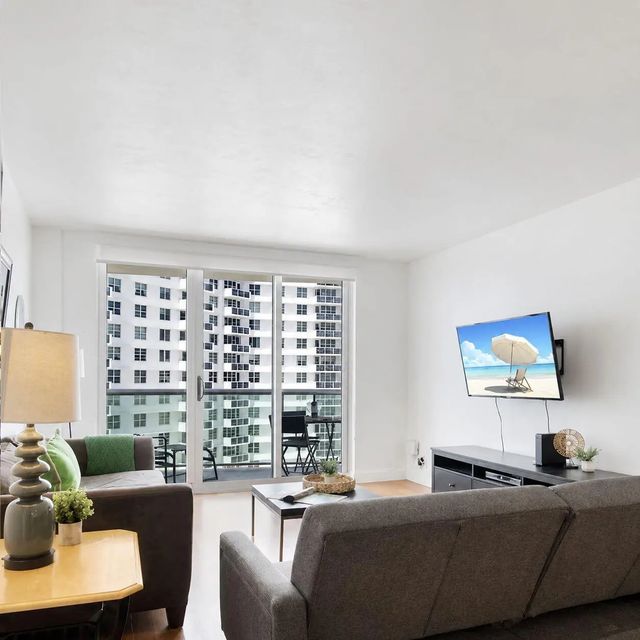 4 of 31 - 3801 S Ocean Drive #8b, Hollywood, FL