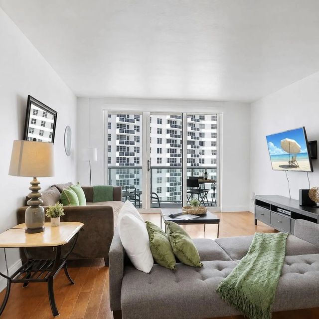 5 of 31 - 3801 S Ocean Drive #8b, Hollywood, FL