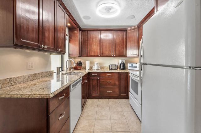 3 of 35 - 141 Date Palm Drive, Lake Park, FL