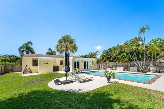 5 of 35 - 141 Date Palm Drive, Lake Park, FL