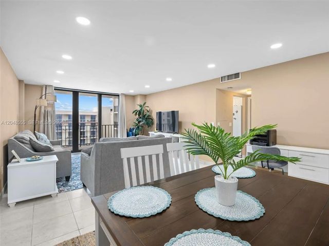 3 of 22 - 322 Se Buchanan Street #703, Hollywood, FL