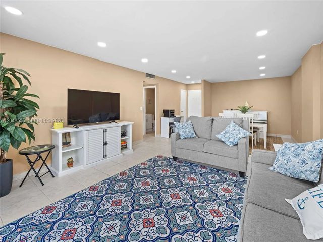 5 of 22 - 322 Se Buchanan Street #703, Hollywood, FL
