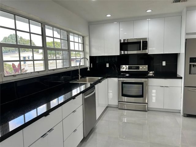 5 of 31 - 19522 Nw 37th Court, Miami Gardens, FL