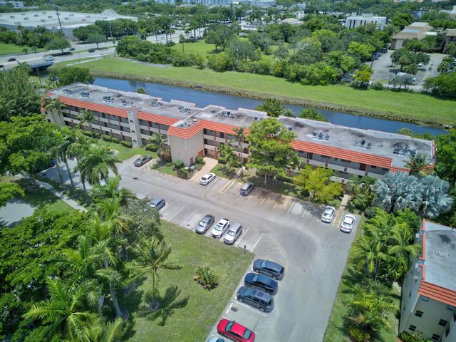 8101 N Sunrise Lakes Drive N #112, Sunrise