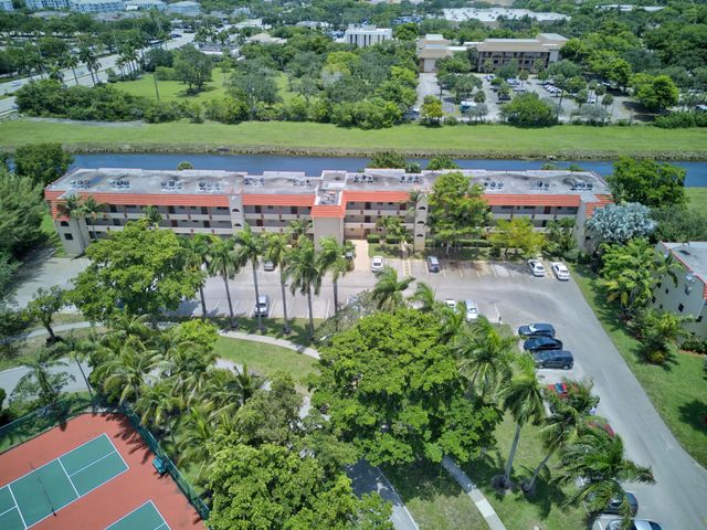 2 of 36 - 8101 N Sunrise Lakes Drive N #112, Sunrise, FL