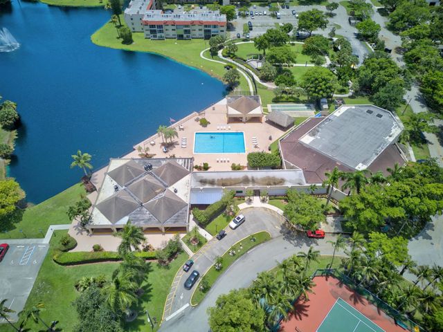 5 of 36 - 8101 N Sunrise Lakes Drive N #112, Sunrise, FL