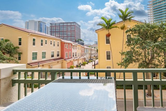 4 of 32 - 403 S Sapodilla Avenue #207, West Palm Beach, FL