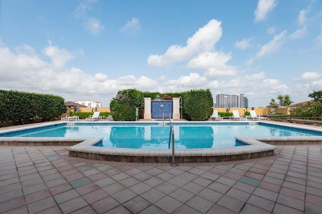 5 of 32 - 403 S Sapodilla Avenue #207, West Palm Beach, FL