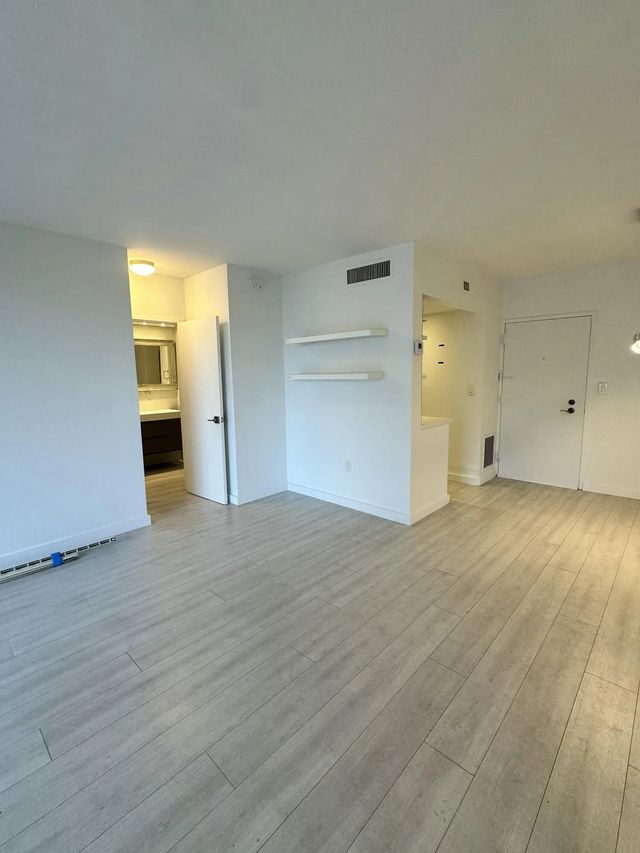 3 of 13 - 800 West Avenue #637, Miami Beach, FL