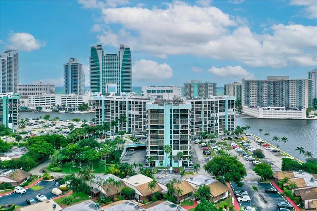 5 of 38 - 200 E Leslie Drive #722, Hallandale Beach, FL