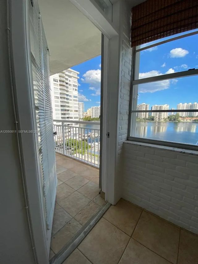 5 of 28 - N/A, Aventura, FL