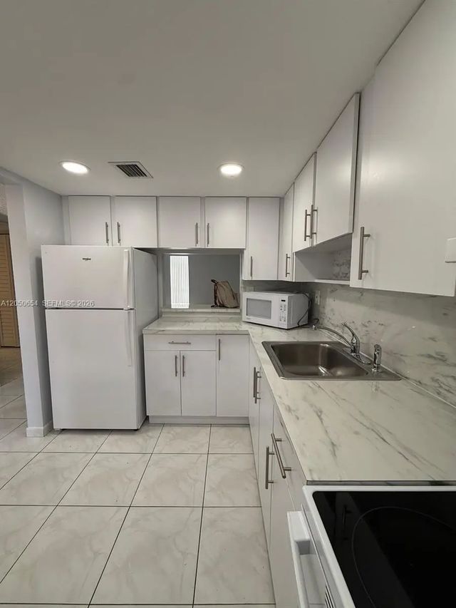 4 of 14 - 1855 W 60th Street #346-b, Hialeah, FL