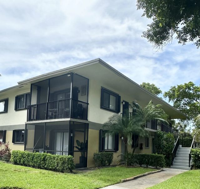 2 of 27 - 588 Trace Circle #211, Deerfield Beach, FL