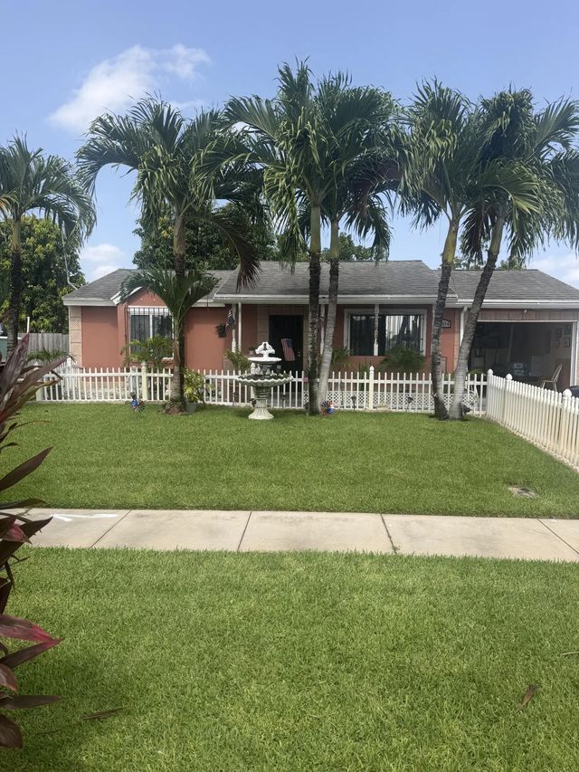 1304 Donwoods Lane, Royal Palm Beach